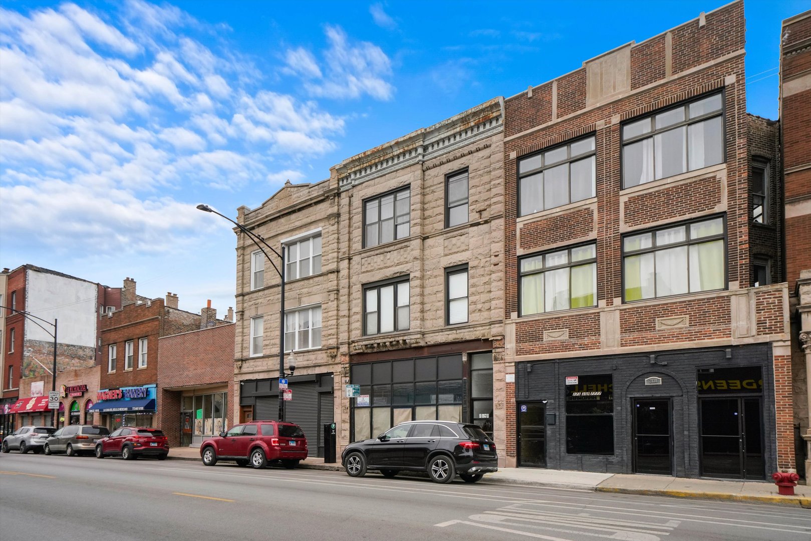 2140 W Cermak Road Property Photo 2