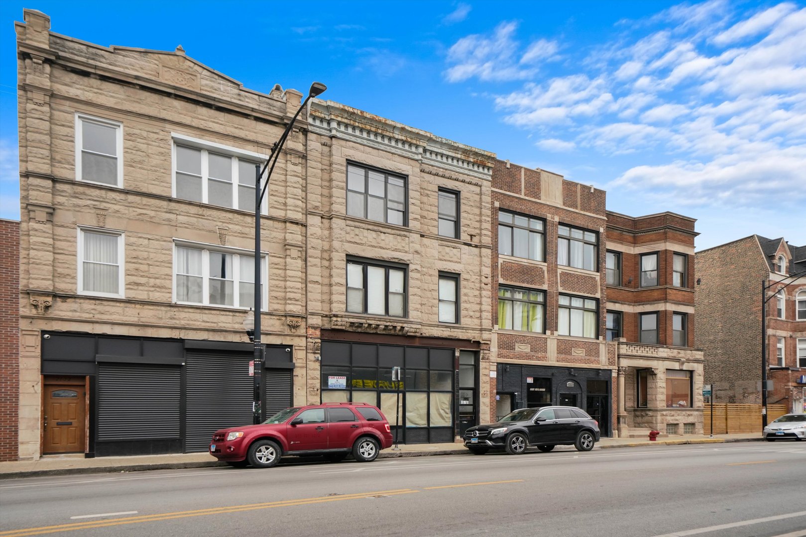 2140 W Cermak Road Property Photo 3
