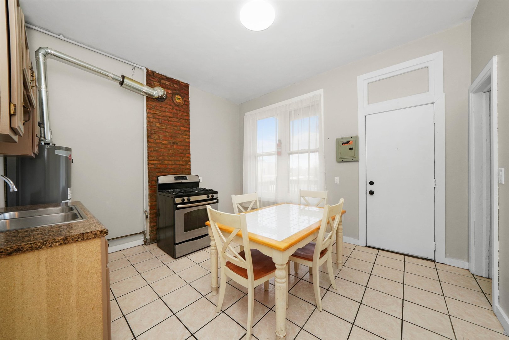 2140 W Cermak Road Property Photo 16