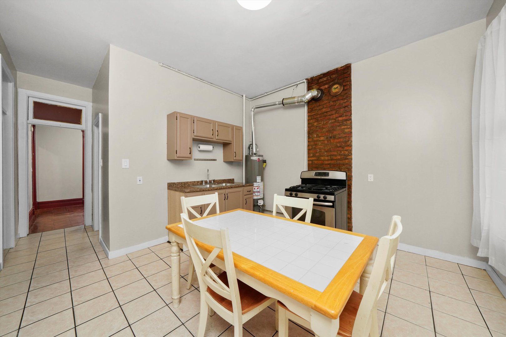 2140 W Cermak Road Property Photo 17