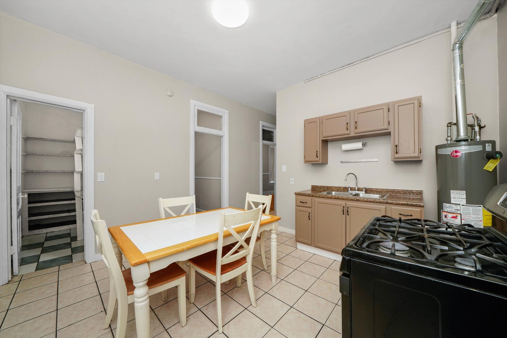 2140 W Cermak Road Property Photo 18