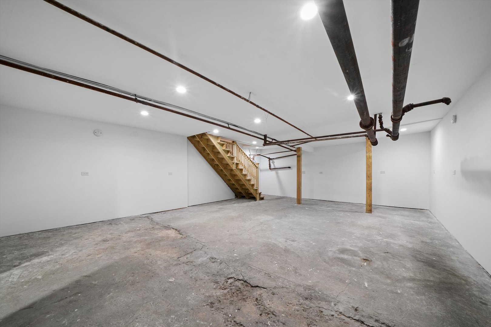 2140 W Cermak Road Property Photo 26