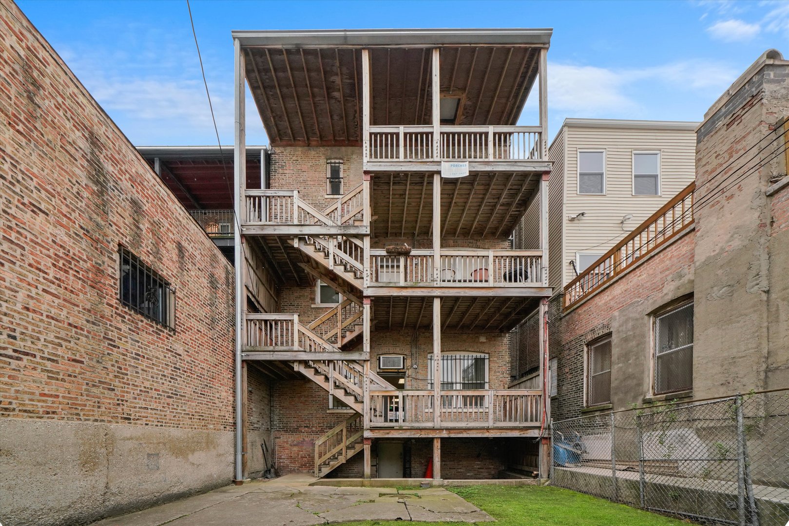 2140 W Cermak Road Property Photo 31