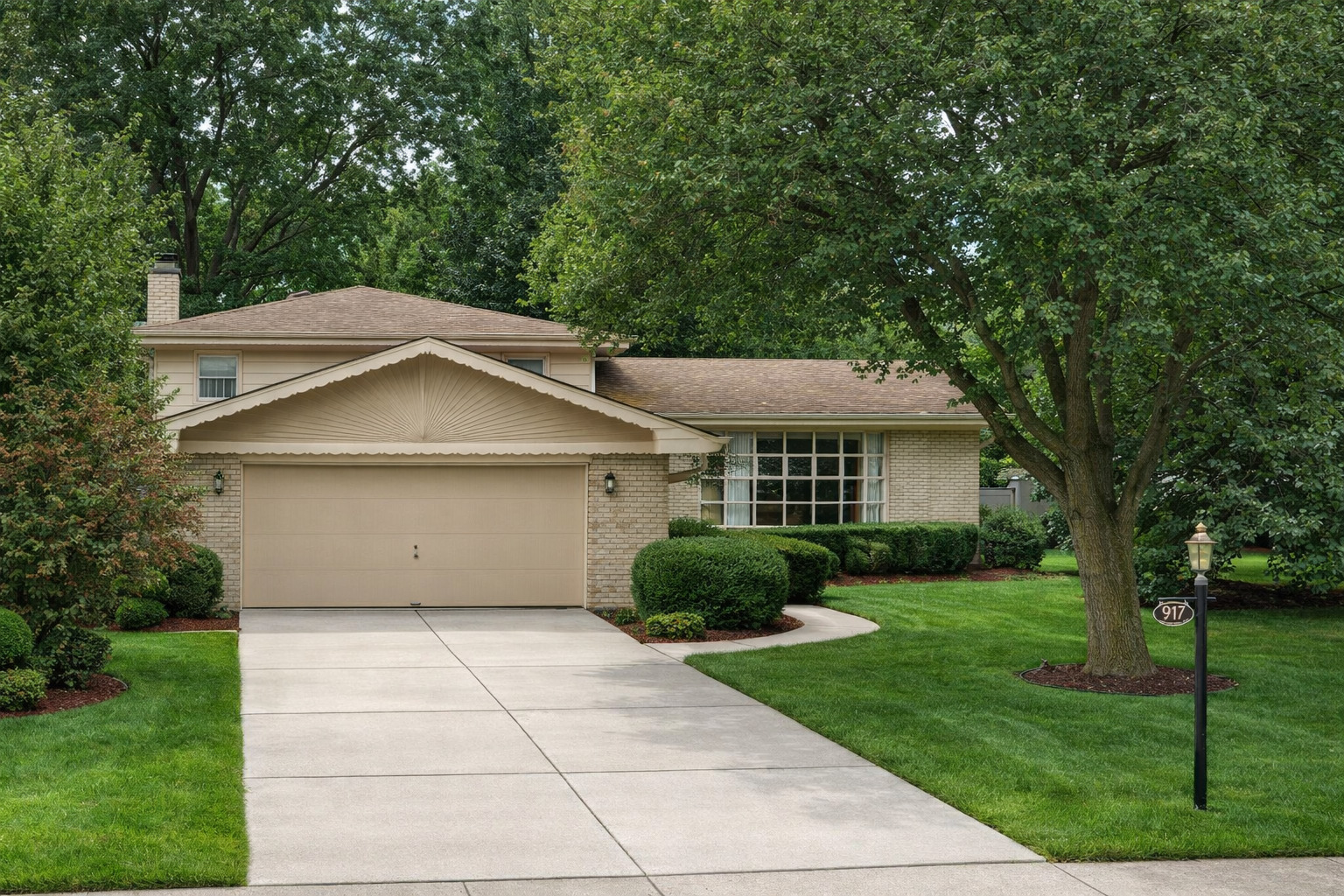 917 W Army Trail Boulevard Property Photo 1