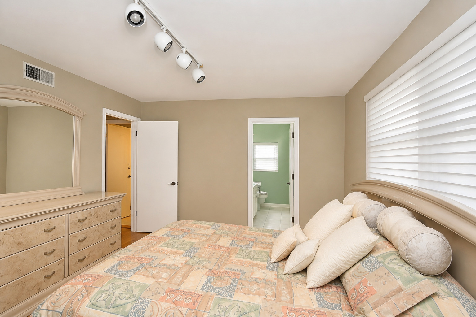 917 W Army Trail Boulevard Property Photo 13