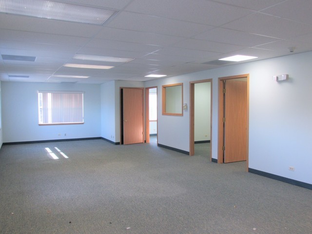 725 E Irving Park Road Property Photo 4