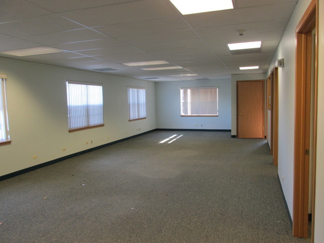 725 E Irving Park Road Property Photo 5