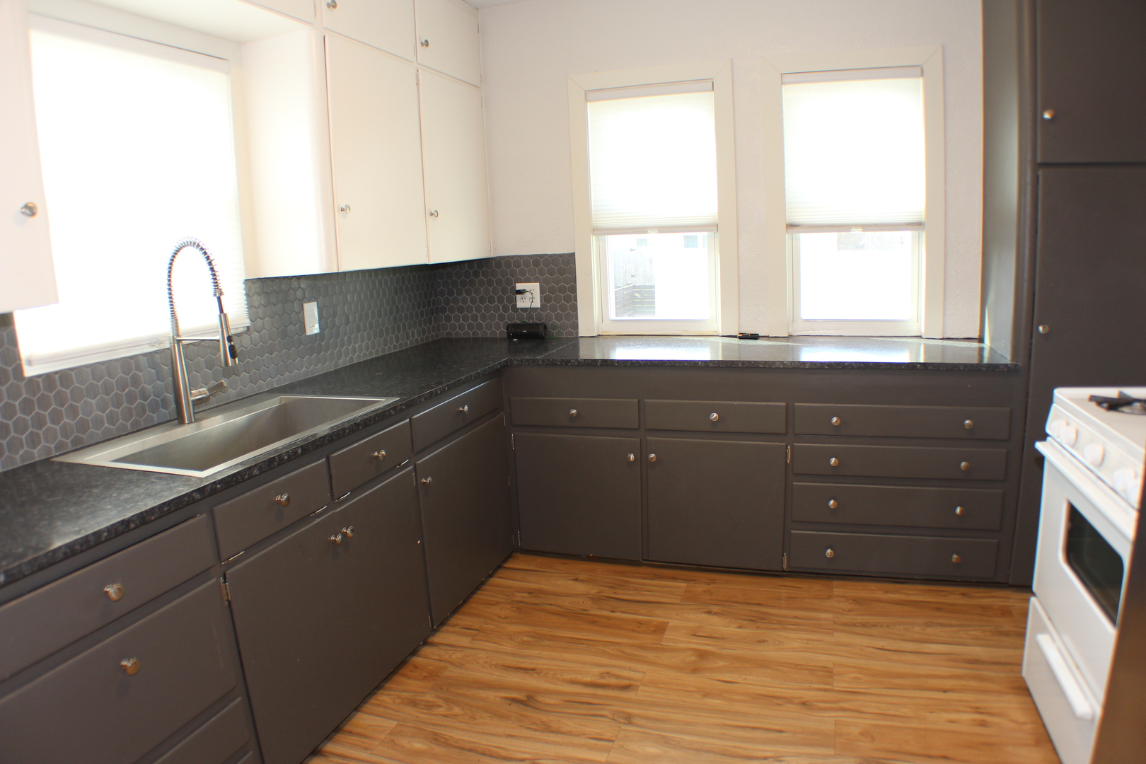 539 W 29th Streets Property Photo 4