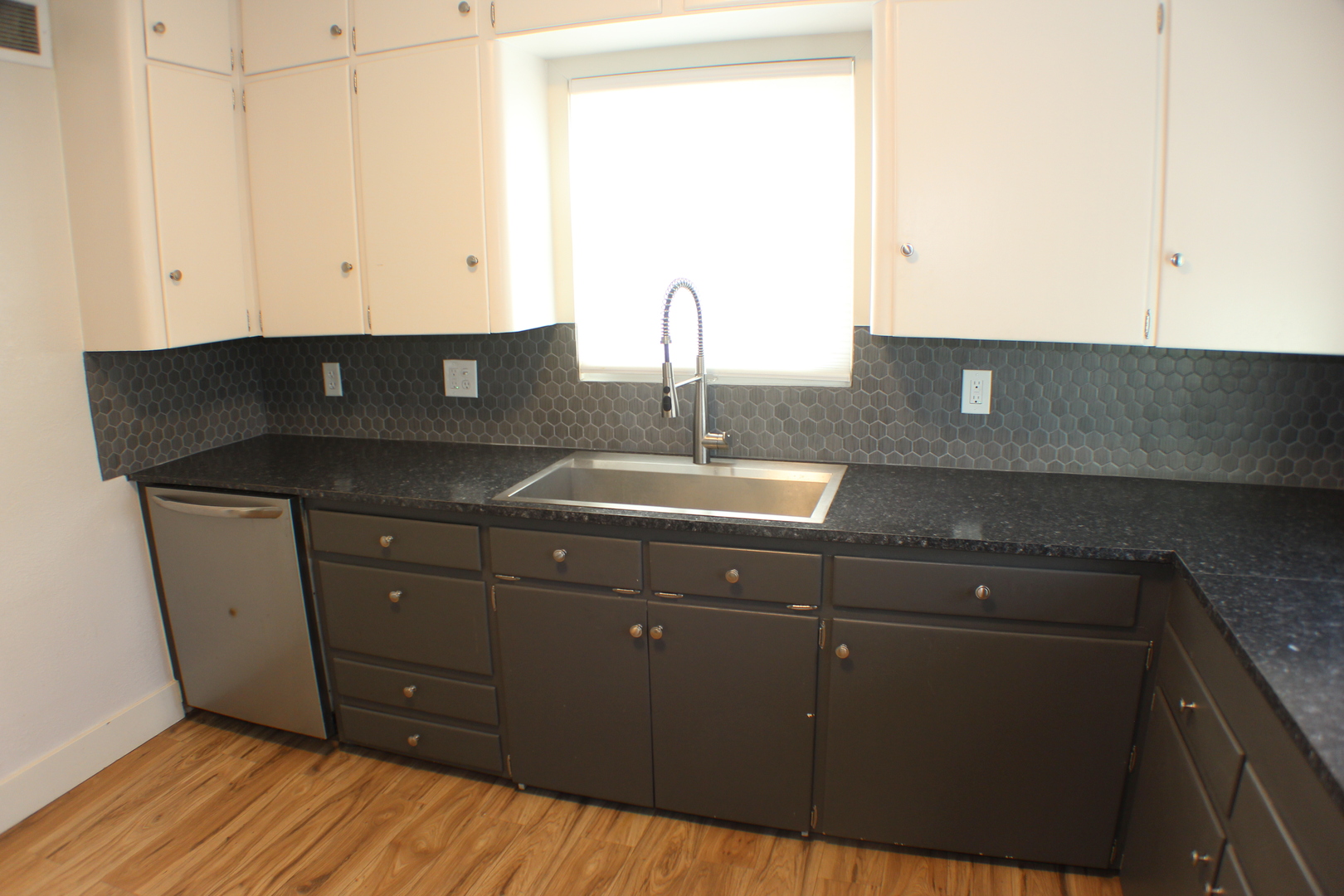 539 W 29th Streets Property Photo 5