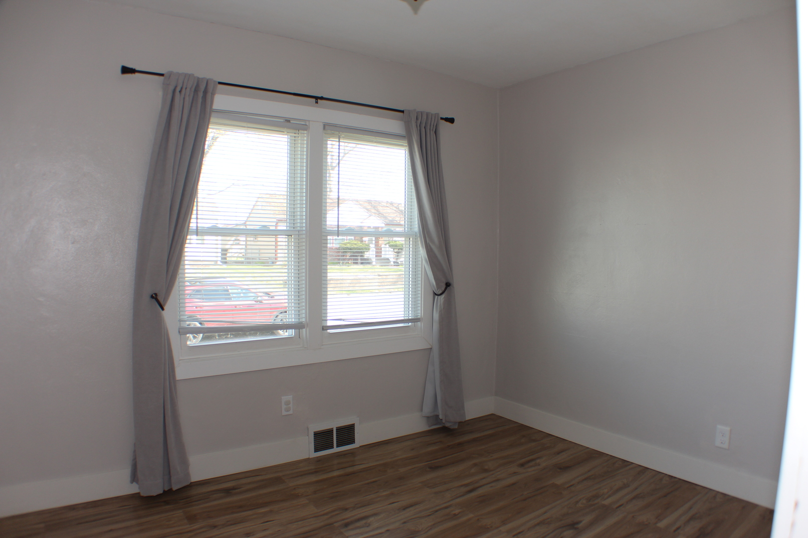 539 W 29th Streets Property Photo 10