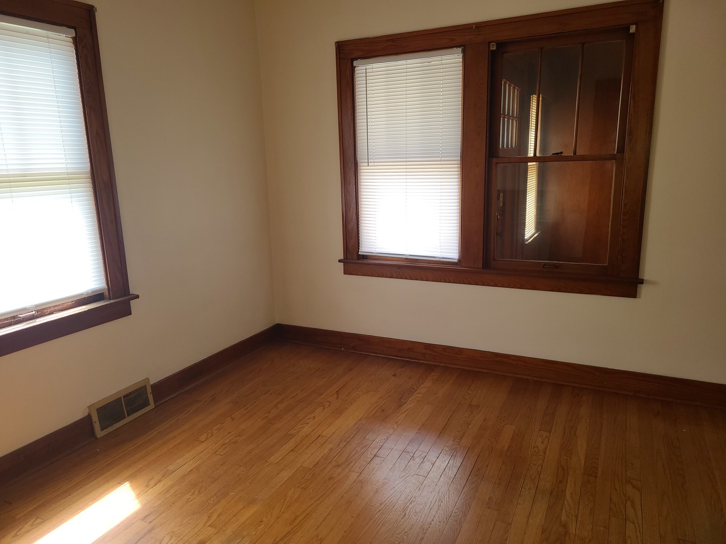 3121 Chicago Road Property Photo 13