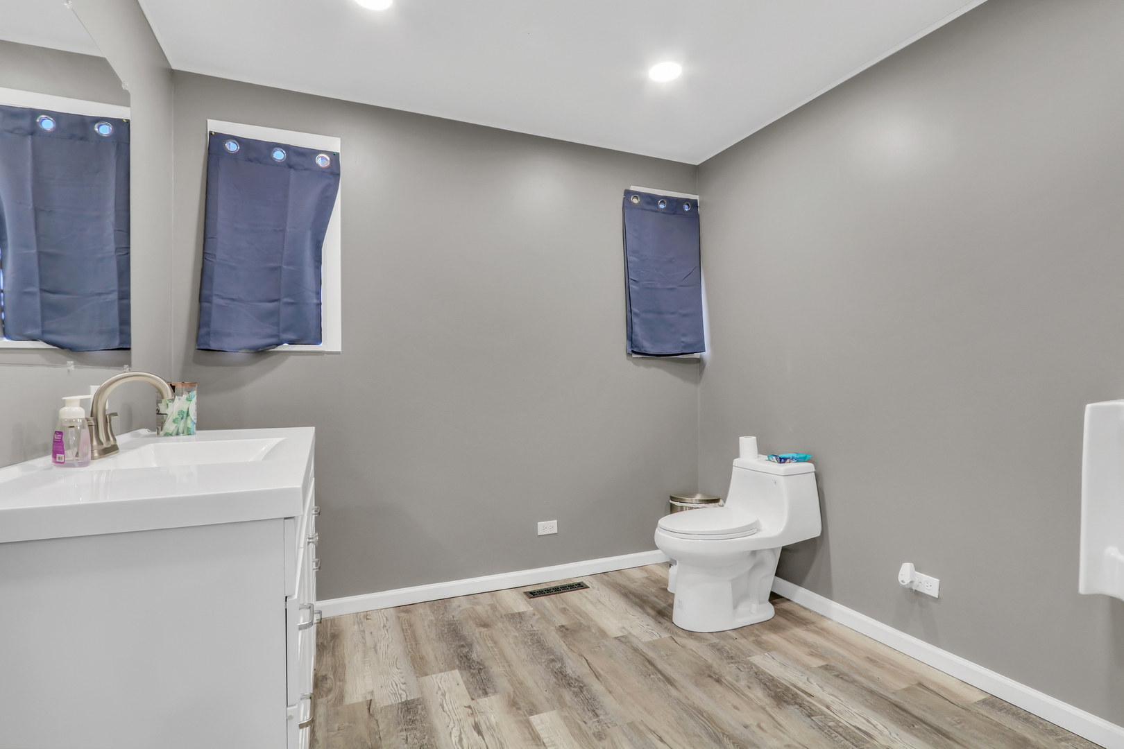 12560270 Property Photo 15