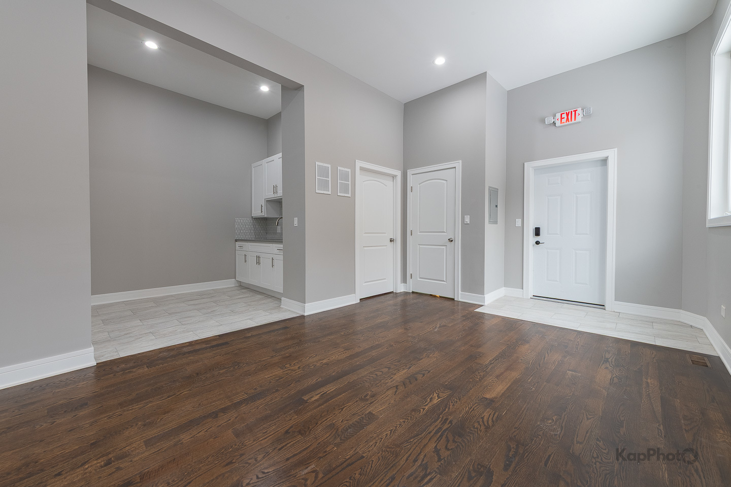 3044 W Irving Park Road Property Photo 5