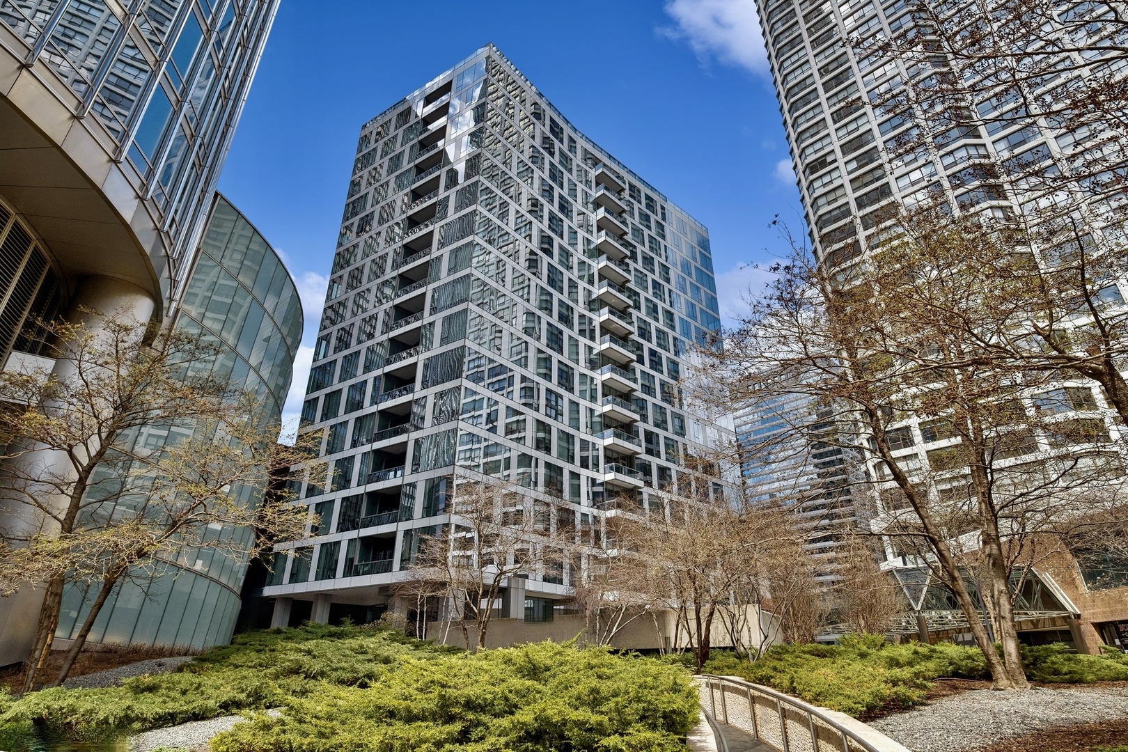 403 N Wabash Avenue 12B Property Photo 1