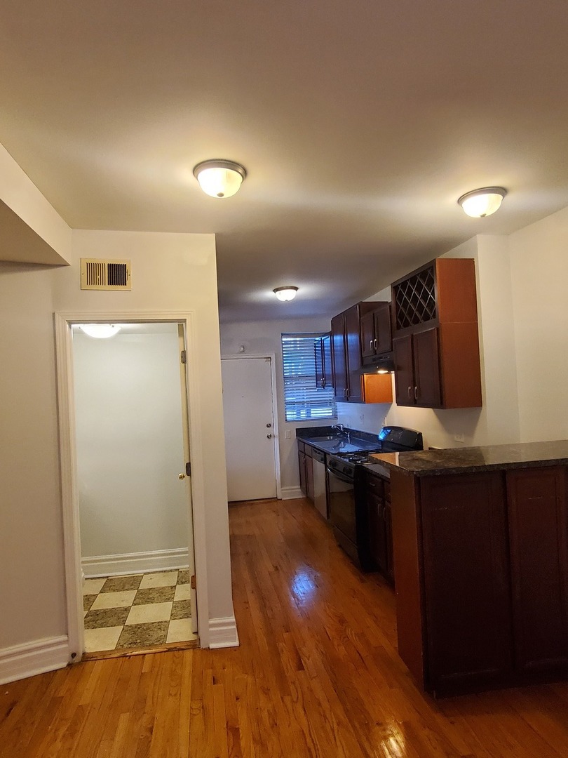 44 N Menard Avenue B-2 Property Photo 5