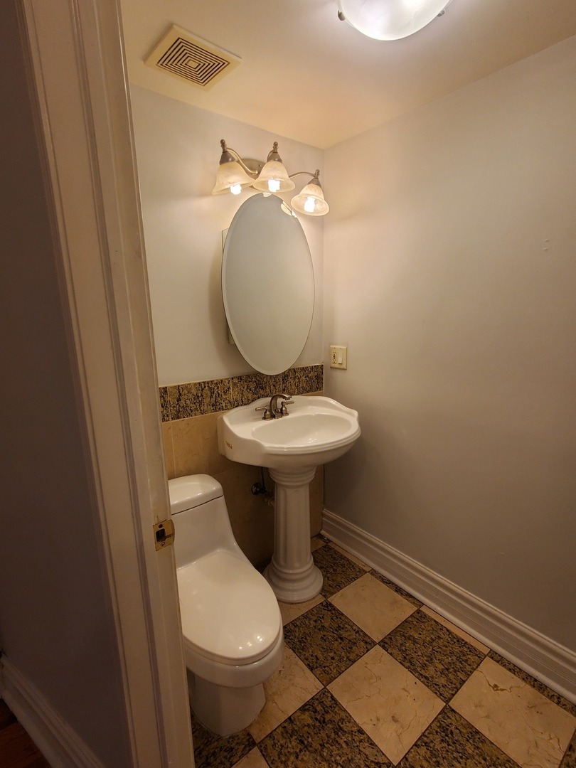 44 N Menard Avenue B-2 Property Photo 6