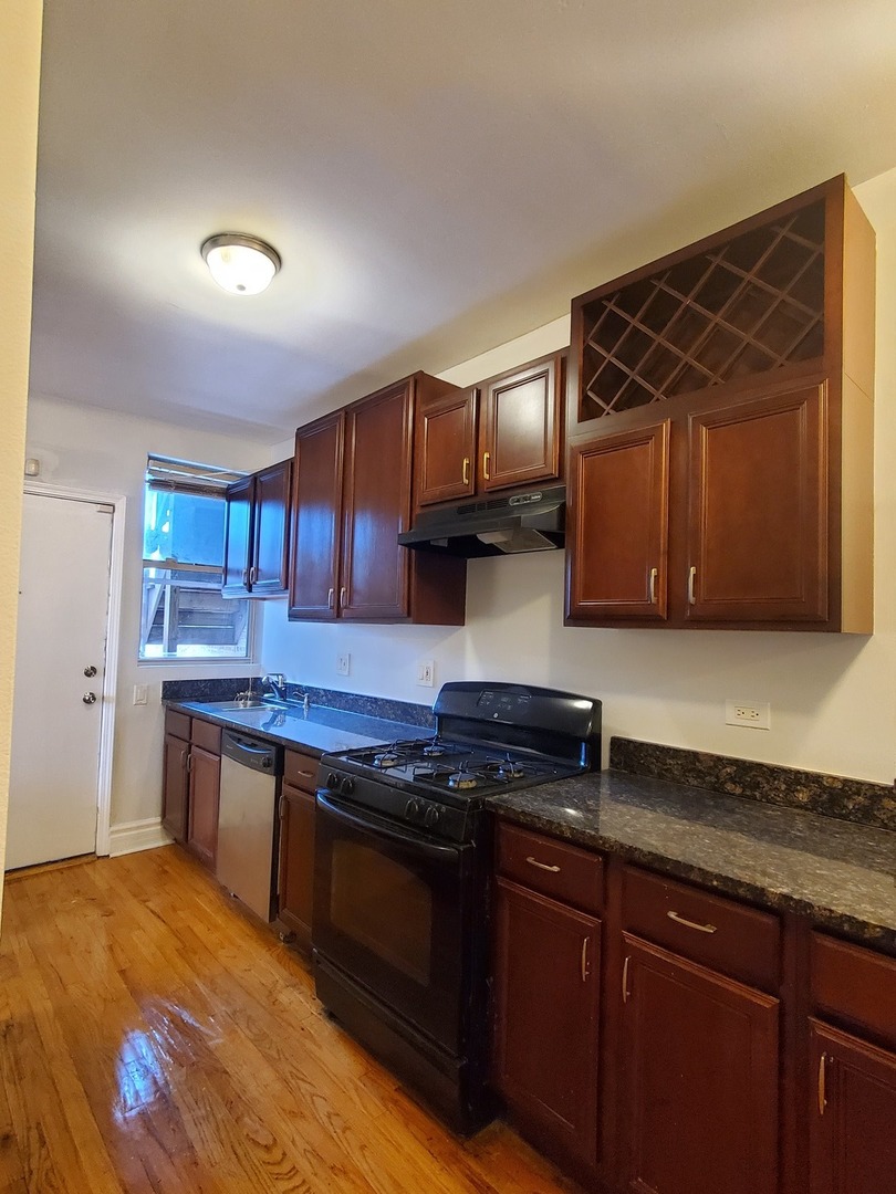 44 N Menard Avenue B-2 Property Photo 7