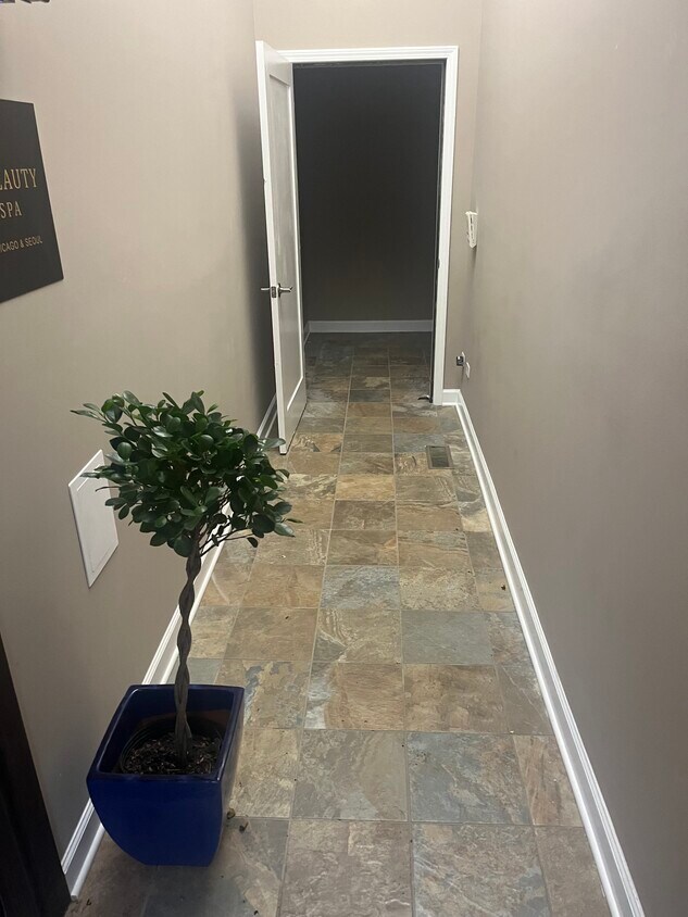 2816 N Lincoln Avenue Basement Property Photo 3