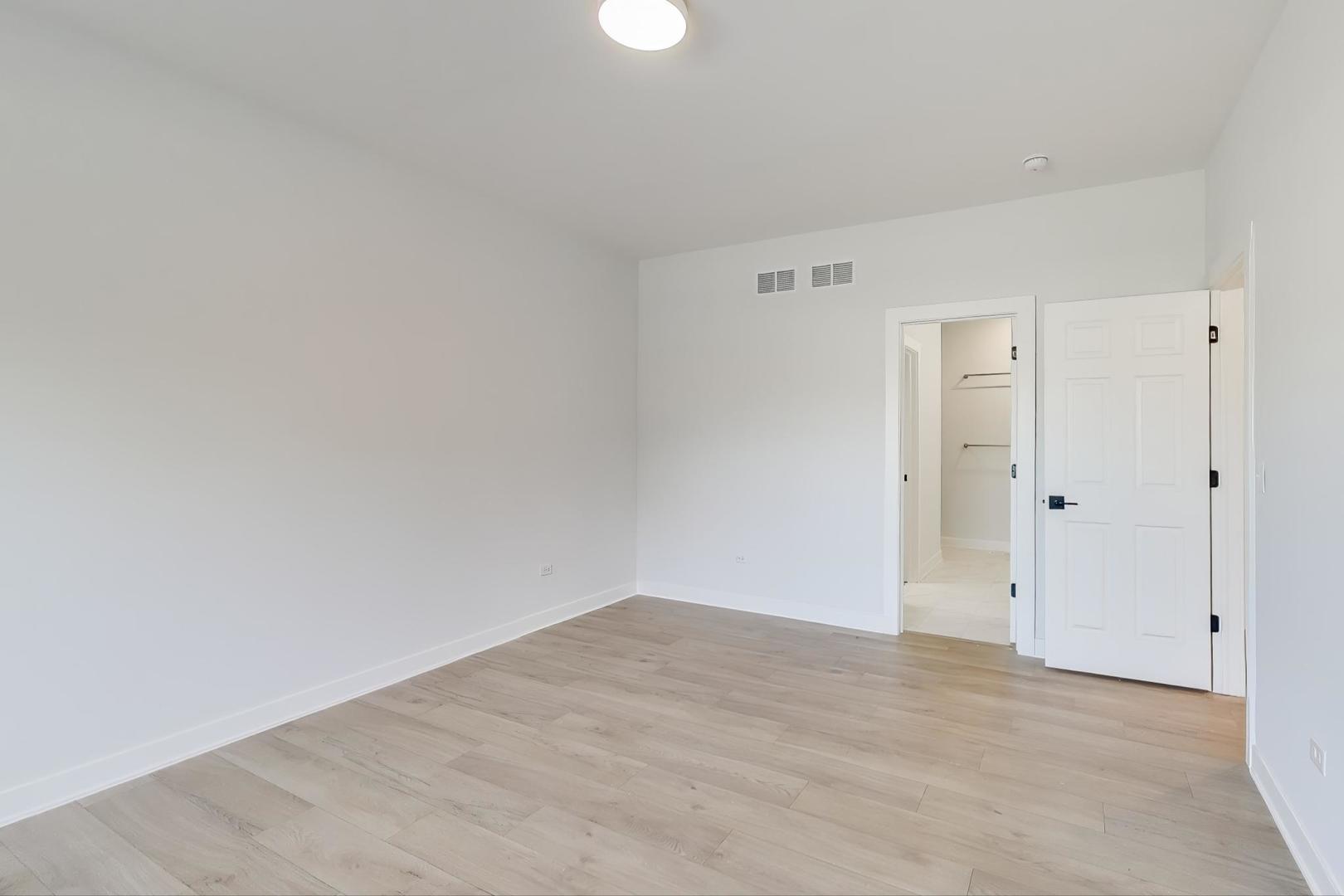 894 N Quentin Road Property Photo 16