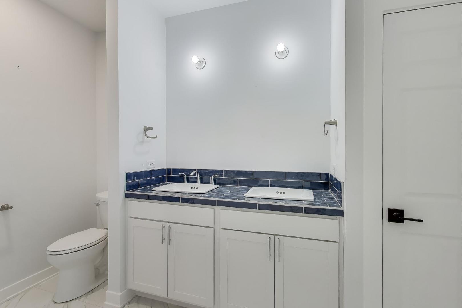 894 N Quentin Road Property Photo 17