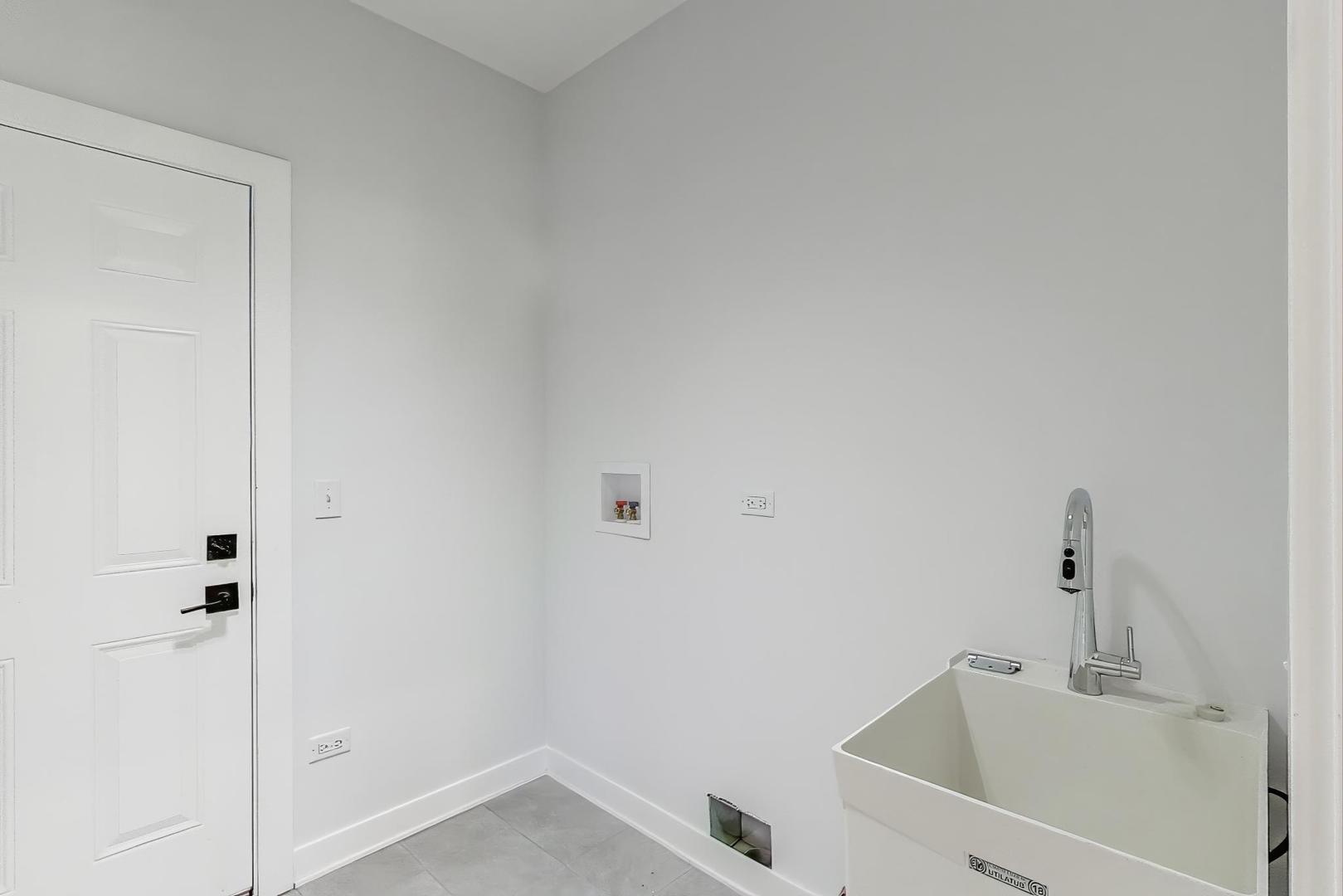 894 N Quentin Road Property Photo 22