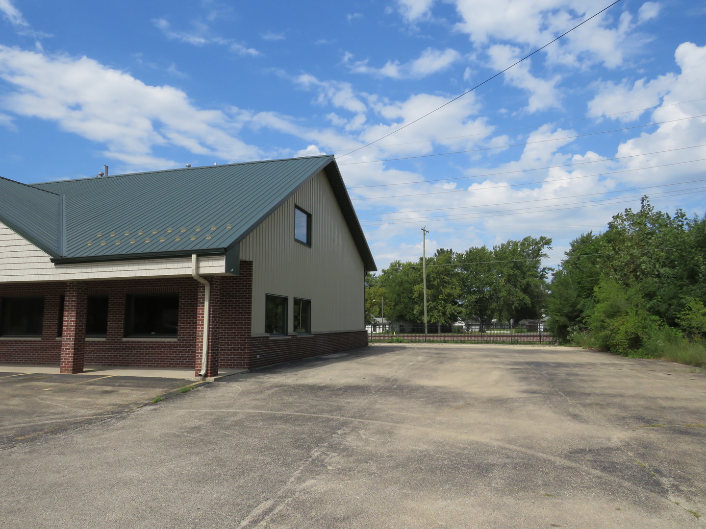 464 S Front Street Property Photo 3
