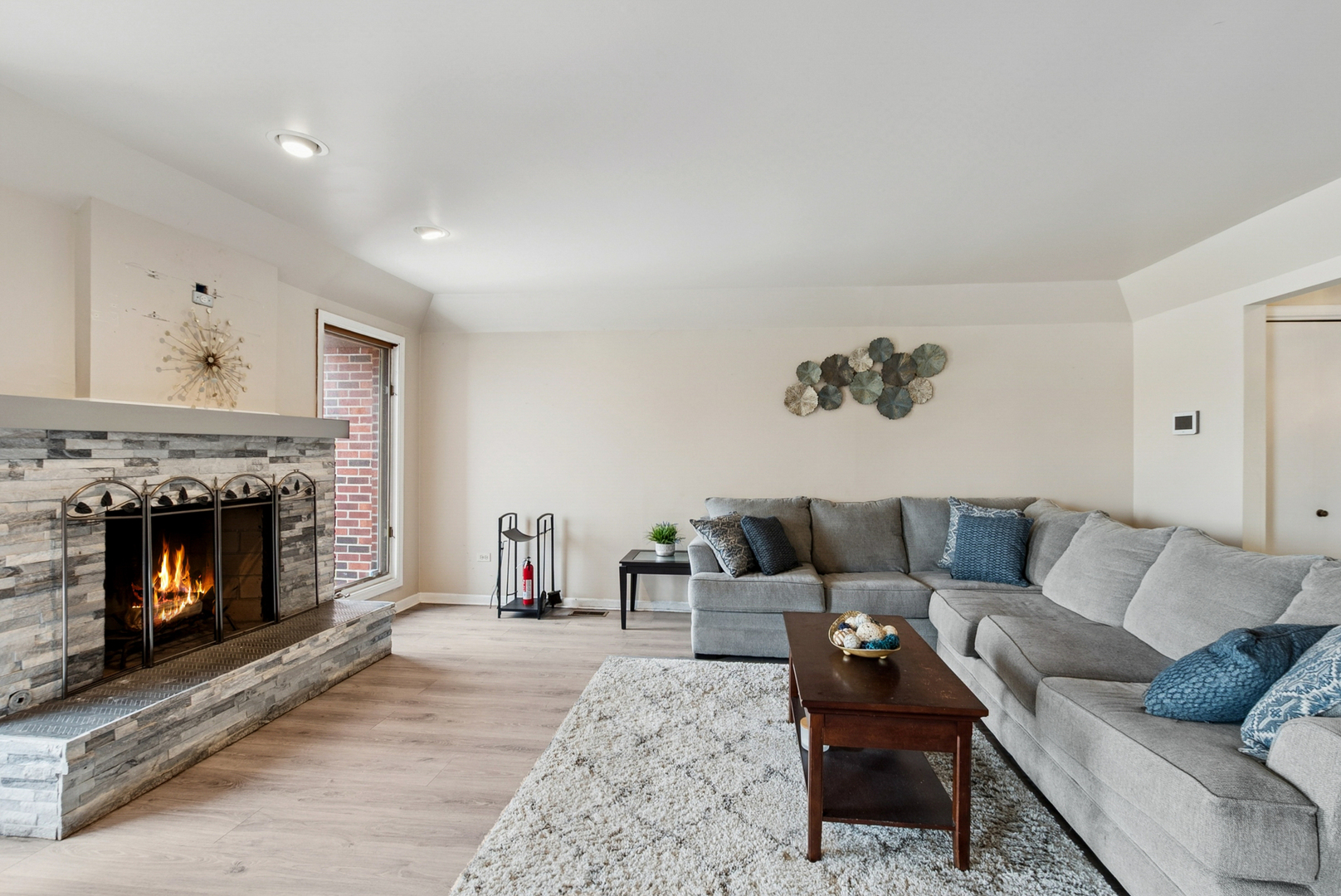 1429 Woodhollow Drive Property Photo 3