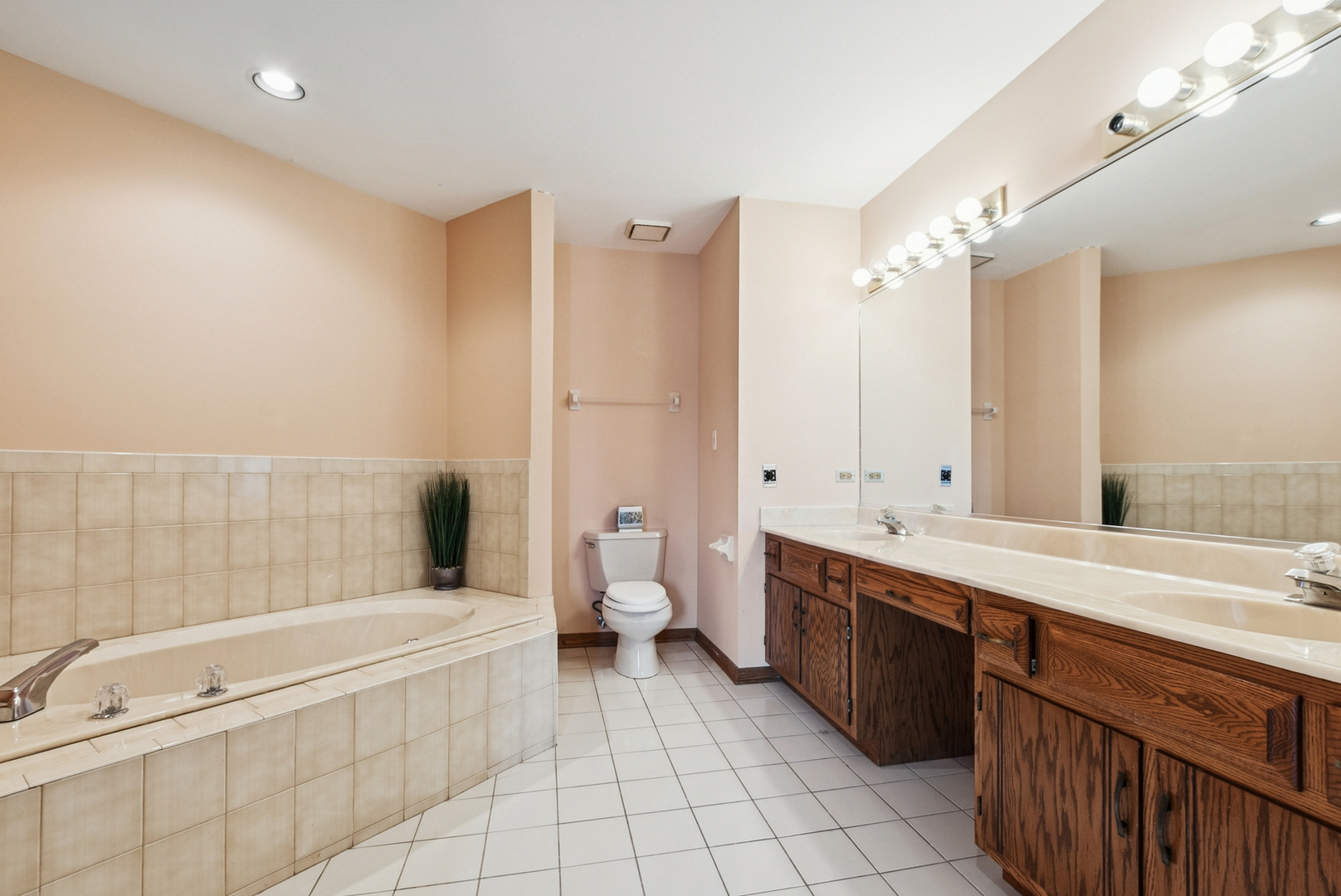 1429 Woodhollow Drive Property Photo 12