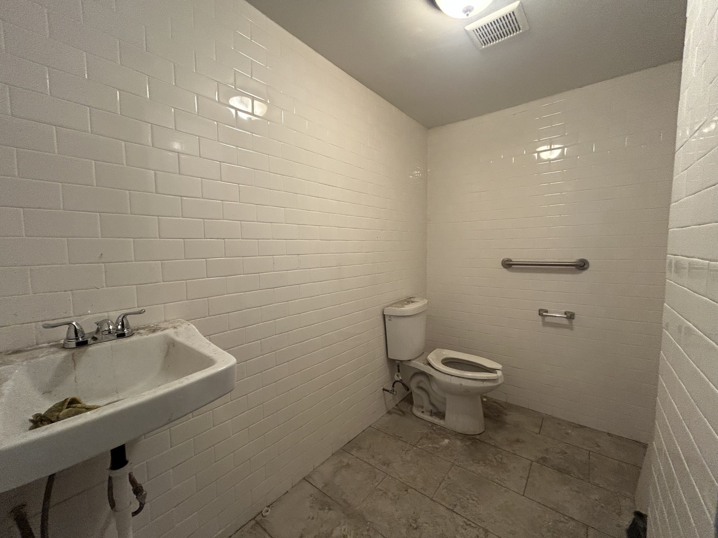 2406 W 63rd Street 06 Property Photo 5