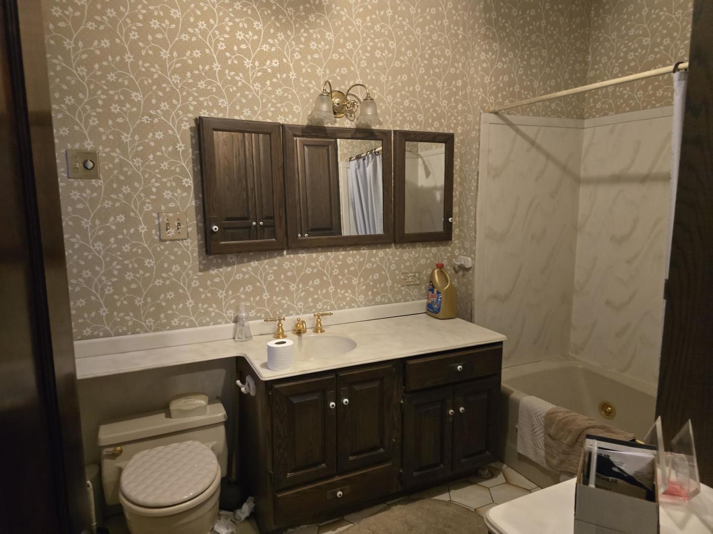 5638 N Western Avenue Property Photo 8