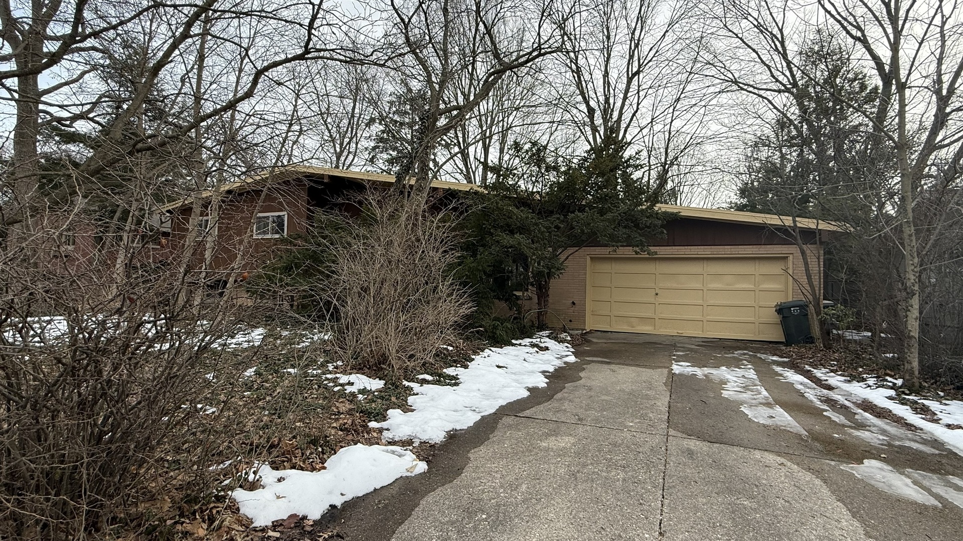 401 Eliot Drive Property Photo 1