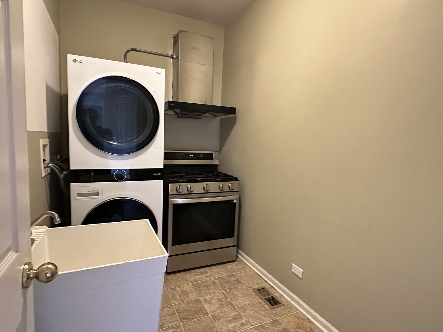 2458 Cushing Lane Property Photo 25