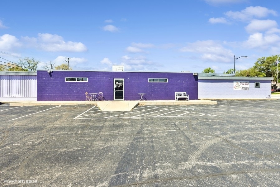 800 W Broadway Street Property Photo 1