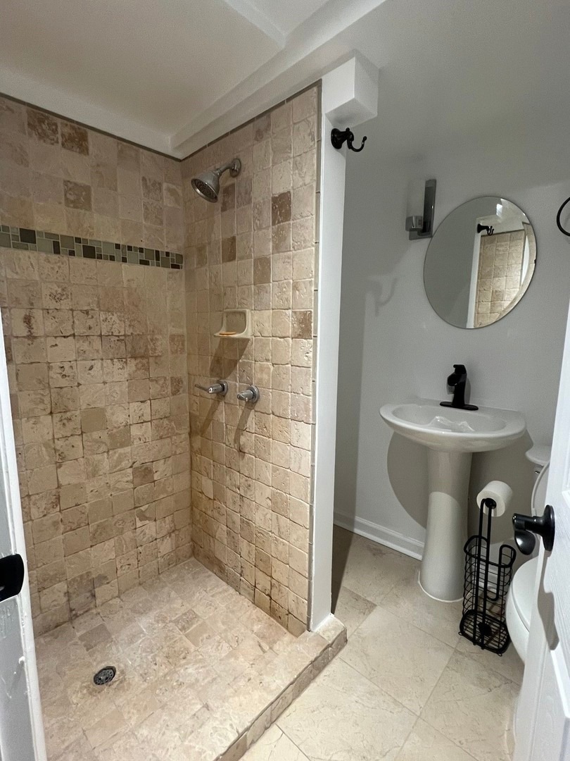 9241 S Emerald Avenue Property Photo 7