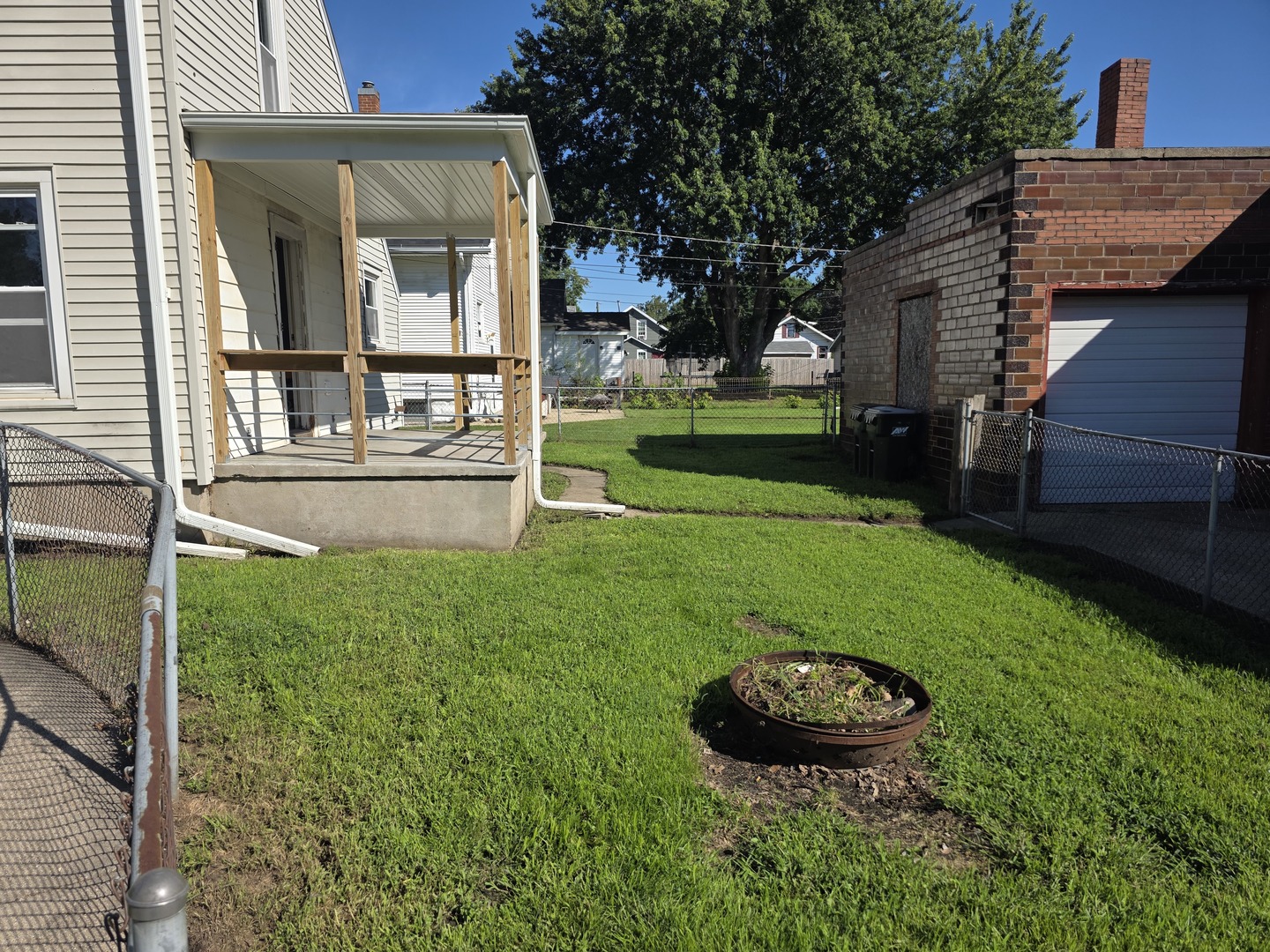 802 E 5th Street Property Photo 2