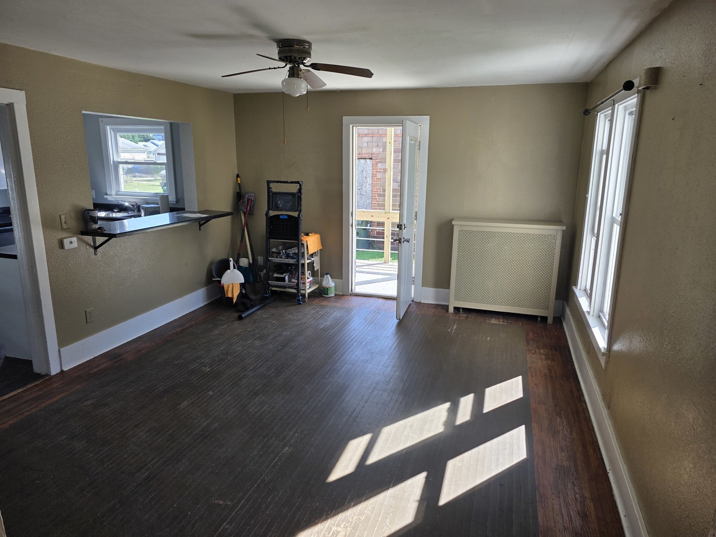 802 E 5th Street Property Photo 6