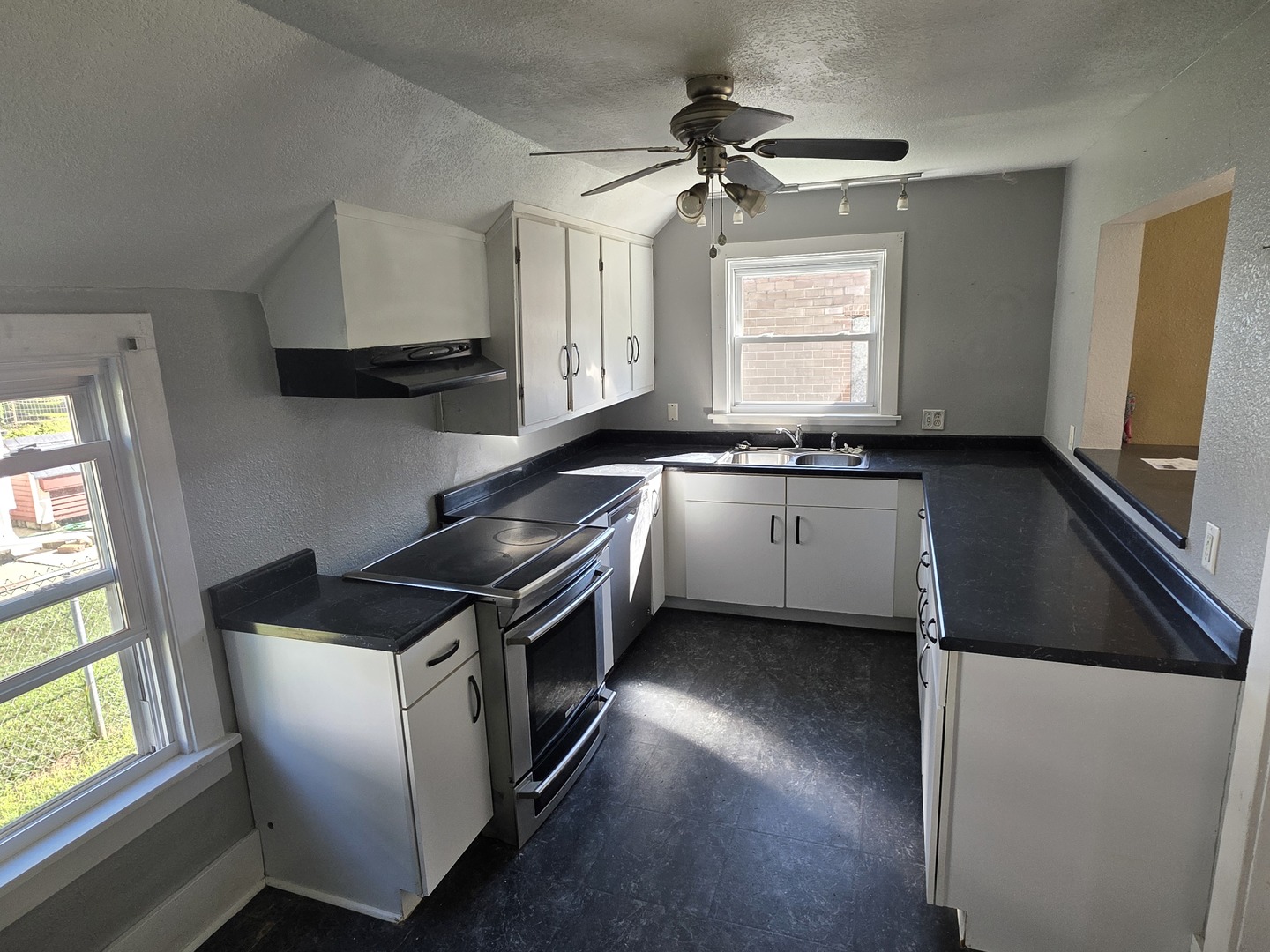 802 E 5th Street Property Photo 8