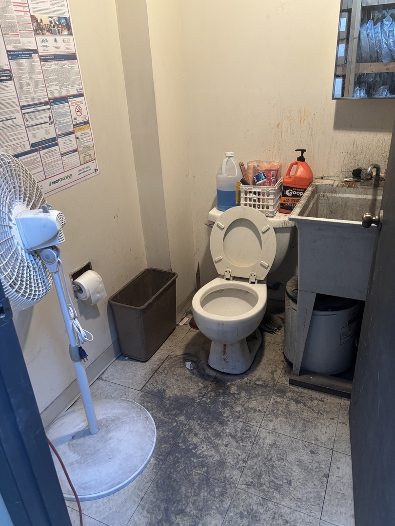 13616 Cicero Avenue Property Photo 8