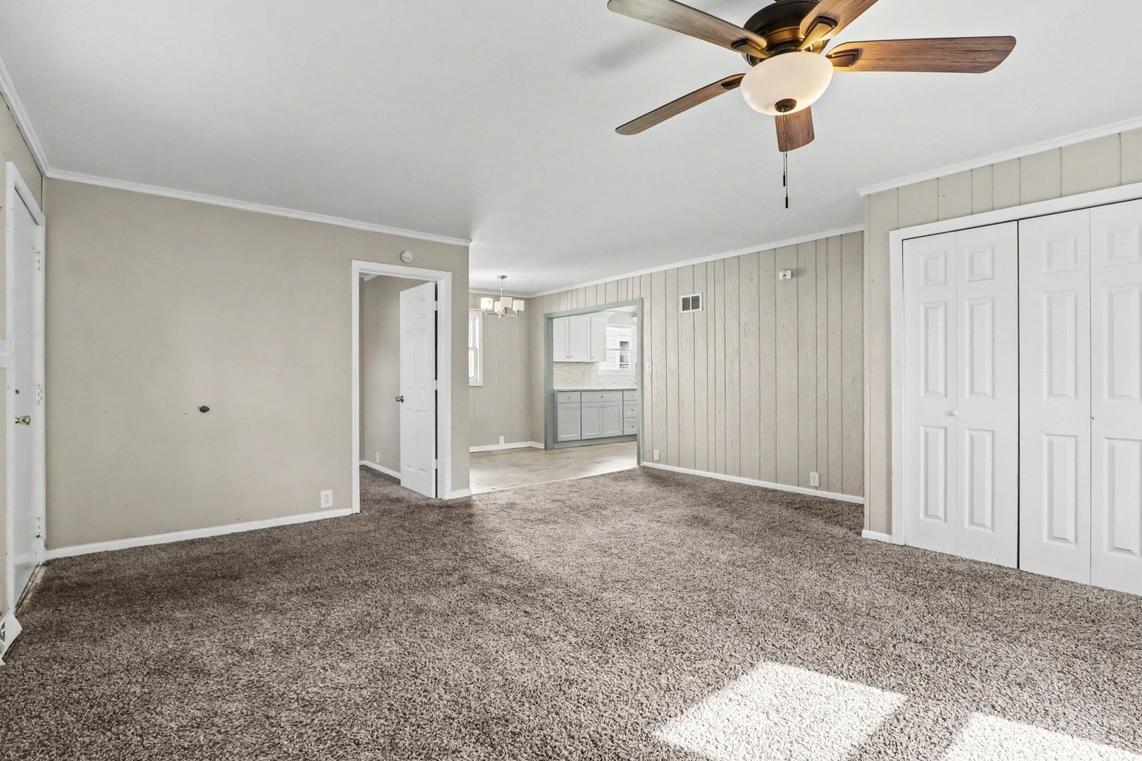 309 S May Street Property Photo 3