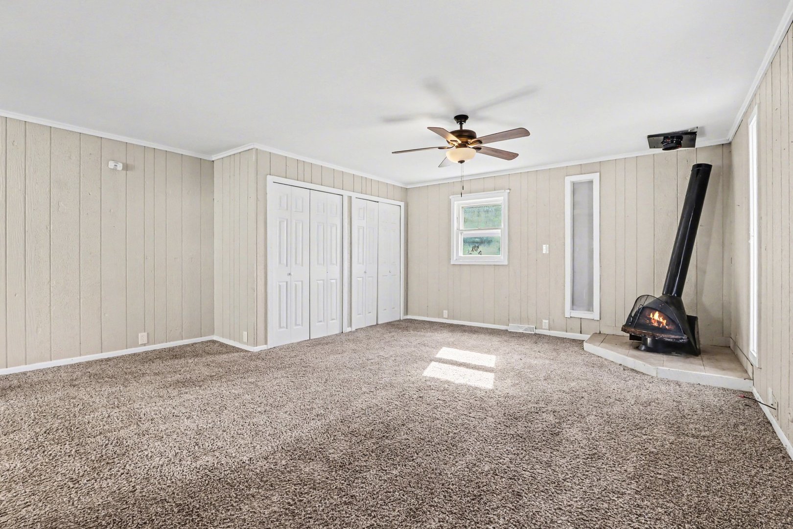 309 S May Street Property Photo 4
