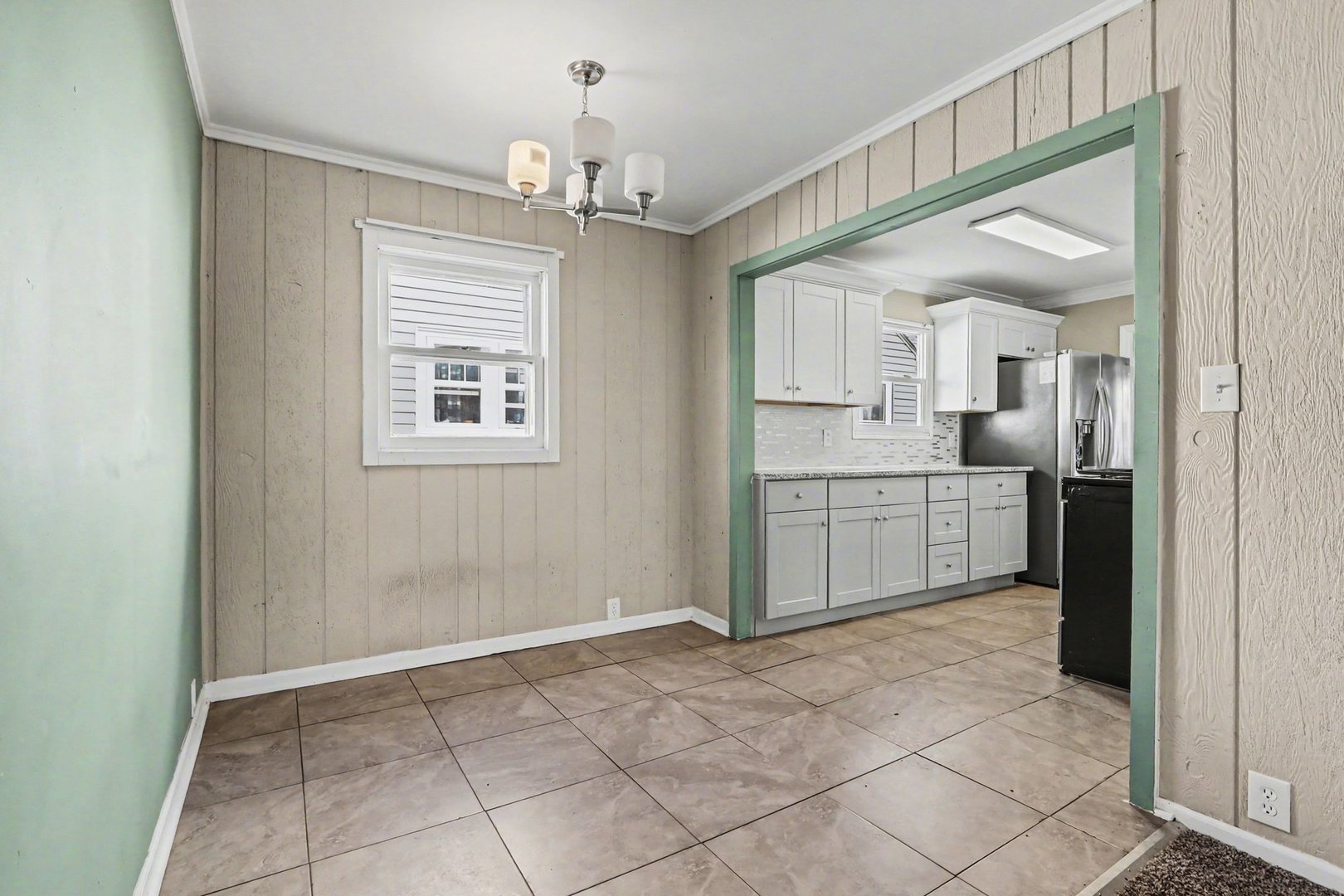 309 S May Street Property Photo 5