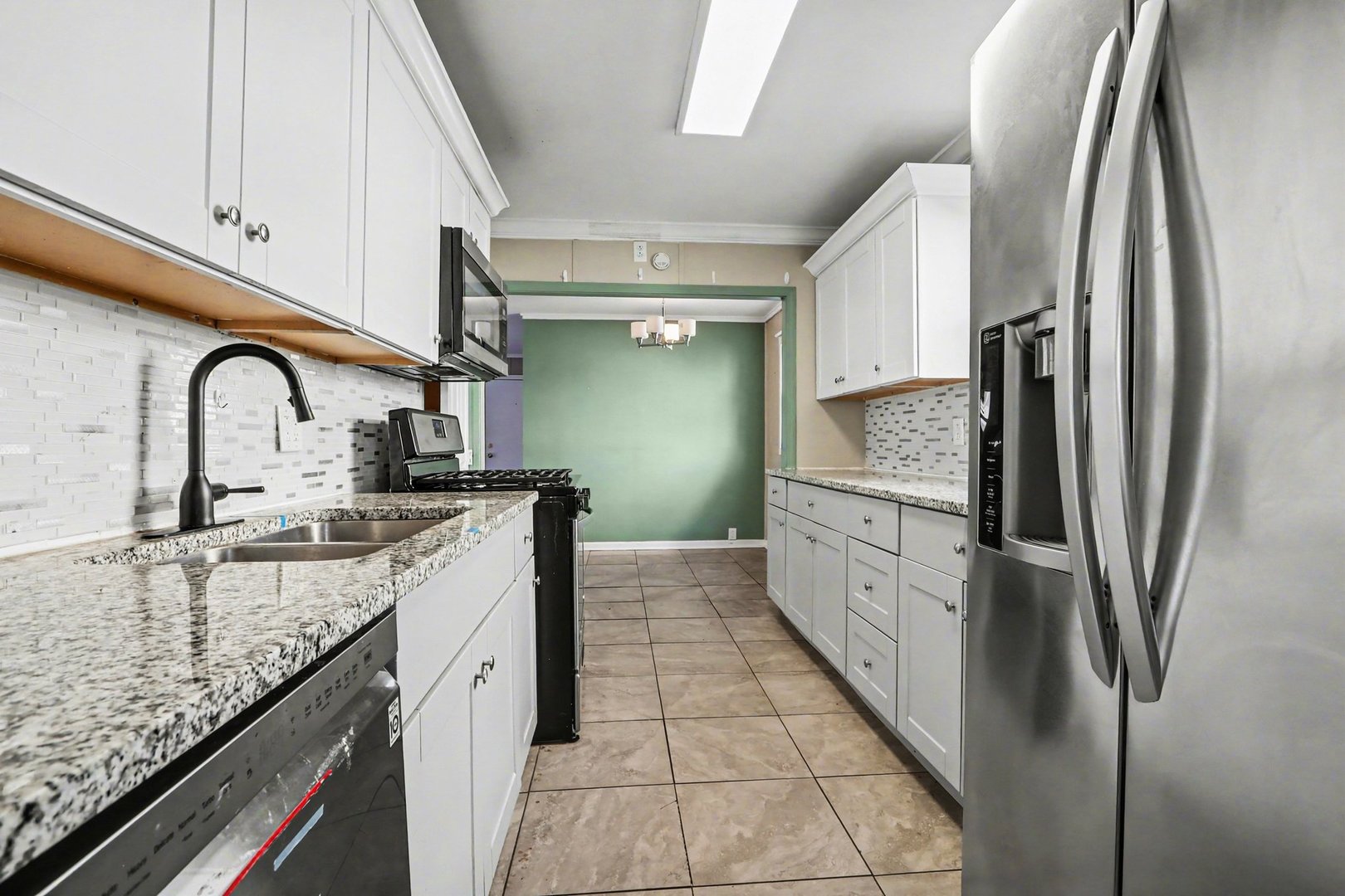 309 S May Street Property Photo 7
