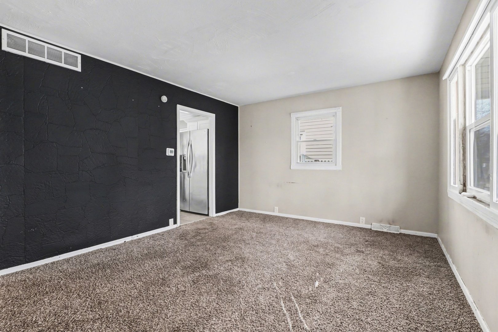 309 S May Street Property Photo 9