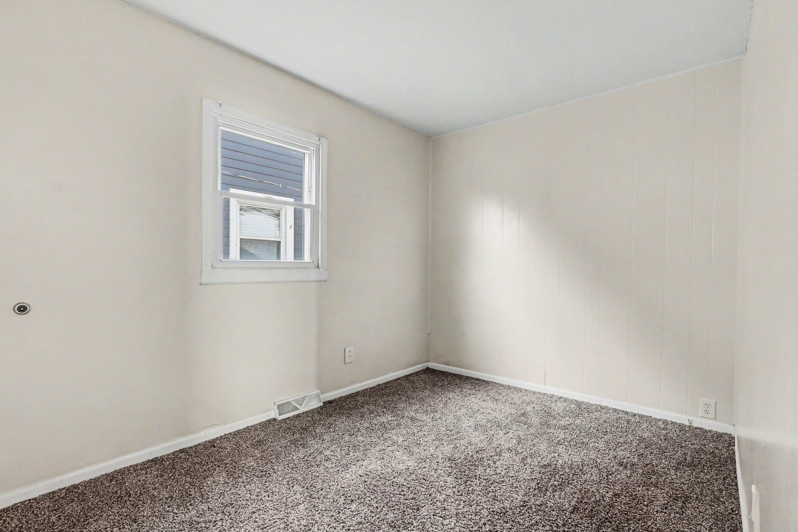 309 S May Street Property Photo 10