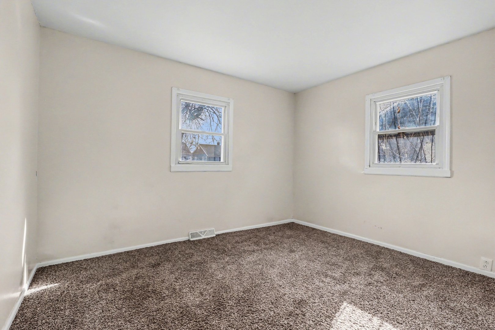309 S May Street Property Photo 11