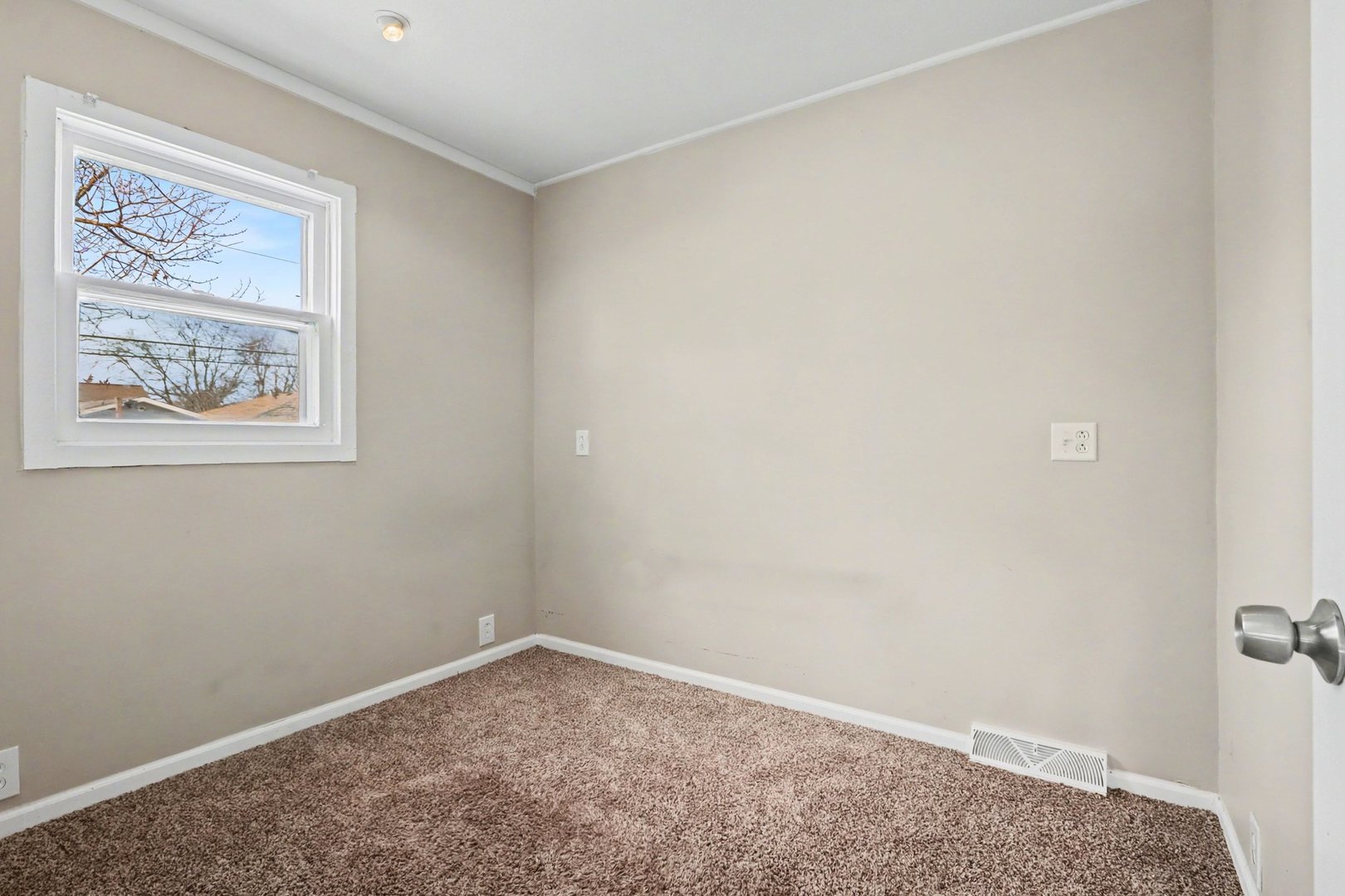 309 S May Street Property Photo 12