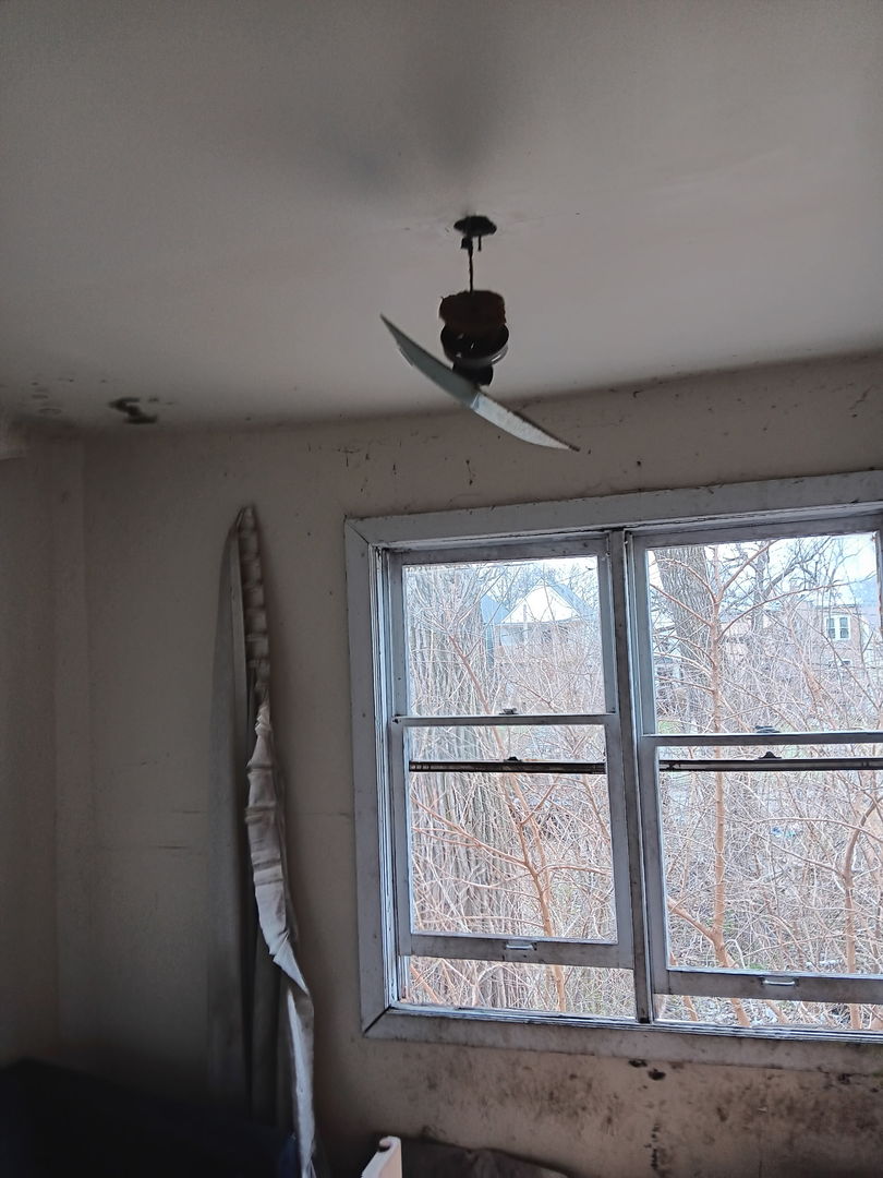 6826 S King Drive Property Photo 9
