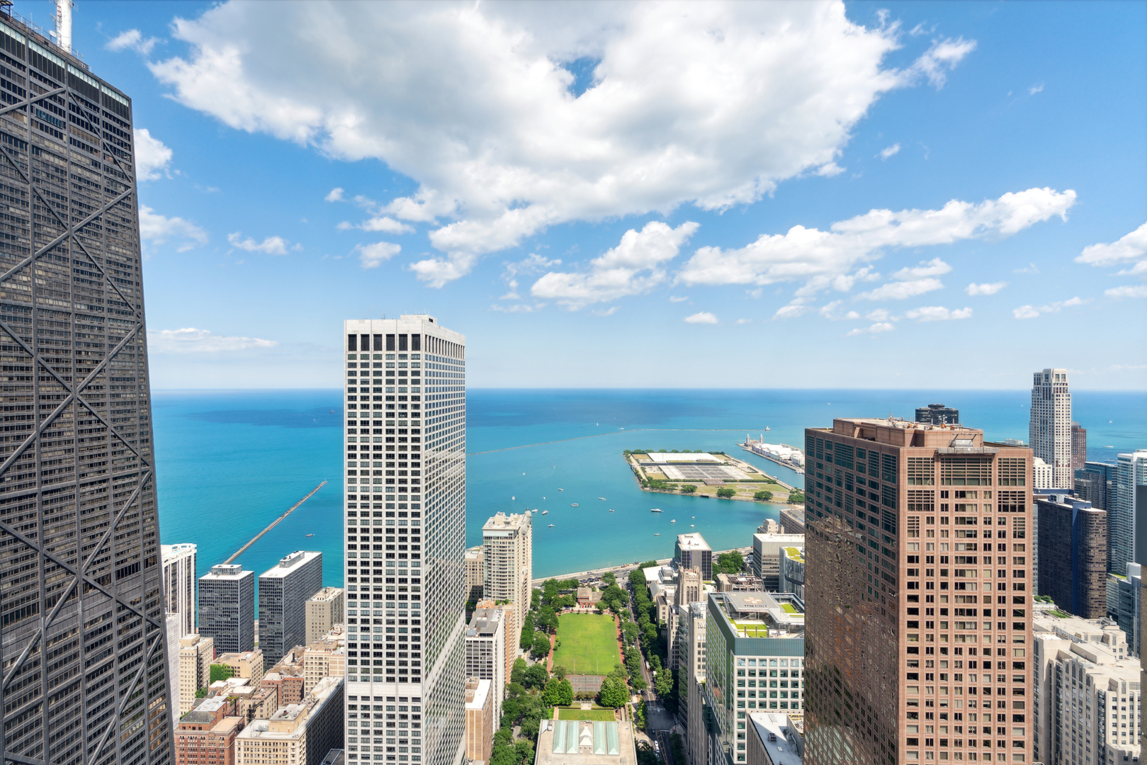 800 N Michigan Avenue Ph67 Property Photo 3