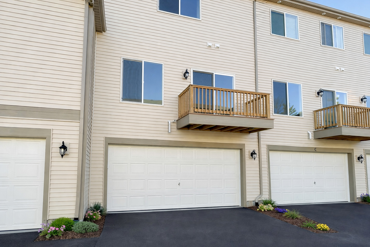 255 Regency Court D Property Photo 12