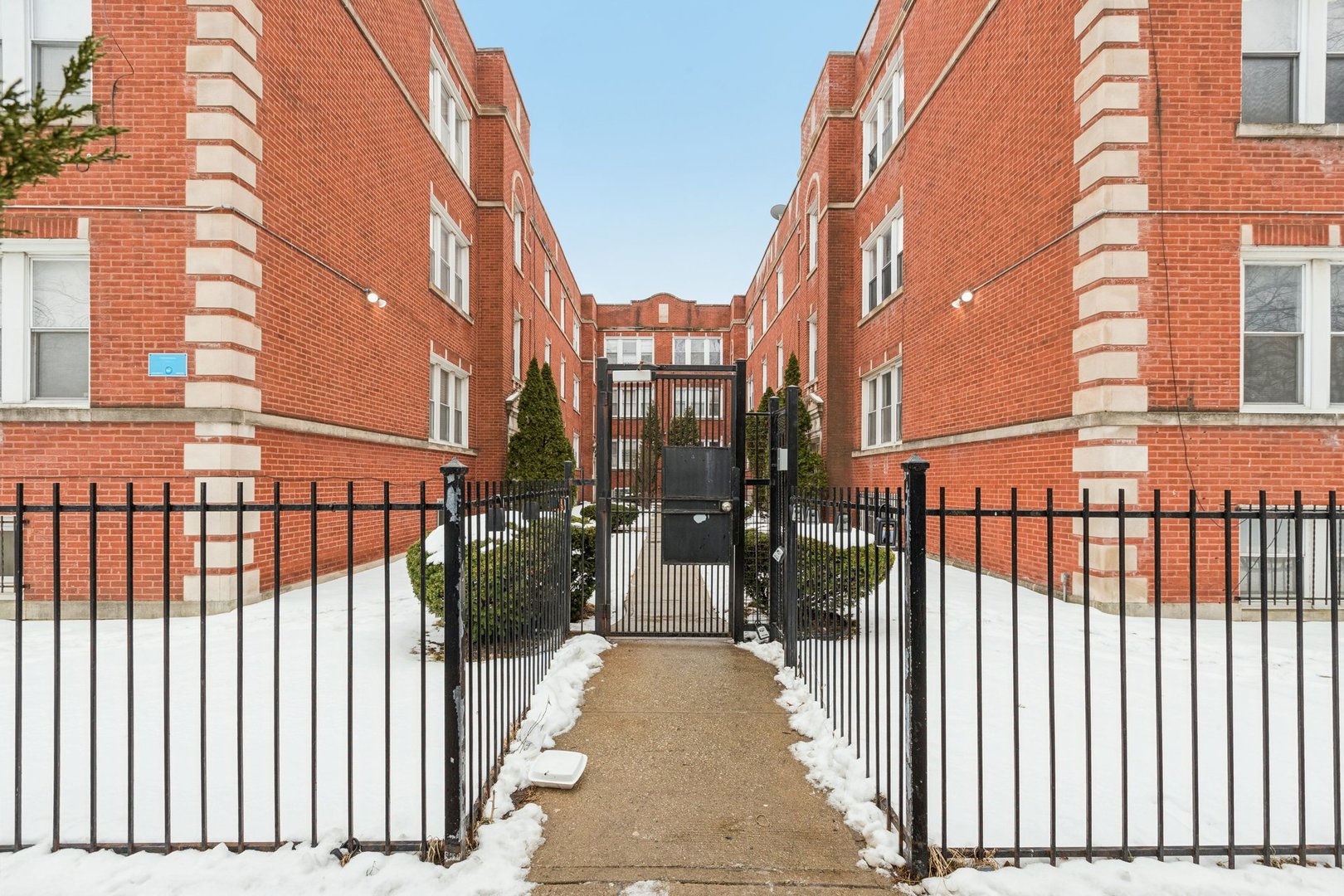 1301 E 71st Place 2N-A Property Photo 1